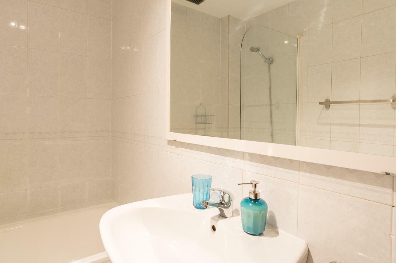 شقة Ambb-Private Patio-Steps Away From Old Town مالقة المظهر الخارجي الصورة